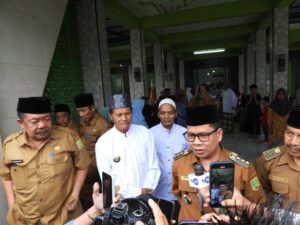 Read more about the article Sambas Sambut Kedatangan Ratusan Jamaah Haji, Dinas Perhubungan Pastikan Pengawalan dan Pengamanan Optimal
