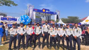 Read more about the article Dinas Perhubungan Sambas Kawal Ketat Kelancaran Shell bLU cRU Yamaha Enduro Challenge 2025