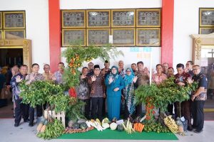 Read more about the article SINERGI MULTI-SEKTORAL, DINAS PERHUBUNGAN KABUPATEN SAMBAS TURUT AMBIL BAGIAN DALAM HKG PKK KE-53, TEGASKAN KOMITMEN PEMBANGUNAN BERBASIS KELUARGA