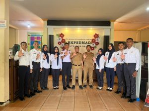 Read more about the article Dinas Perhubungan Sambas Perkuat Sinergi SDM, Antarkan Alumnus PTDI-STTD Calon Abdi Negara ke BKPSDMAD Kabupaten SAmbas