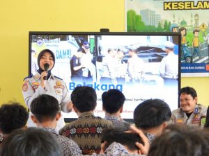 Sosialisasi Keselamatan Lalu Lintas Tahun 2026 di SMKN 1 Semparuk