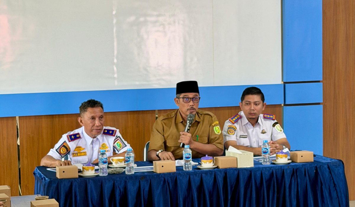 Pemerintah Kabupaten Sambas melalui Dinas Perhubungan Kabupaten Sambas gelar rapat koordinasi lintas instansi terkait kerangka kapal tenggelam di alur Sungai Selakau