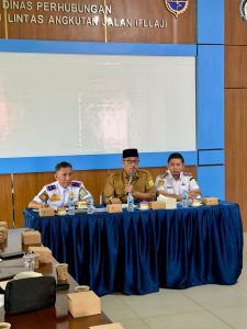 Read more about the article Pemerintah Kabupaten Sambas melalui Dinas Perhubungan Kabupaten Sambas gelar rapat koordinasi lintas instansi terkait kerangka kapal tenggelam di alur Sungai Selakau