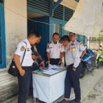 Koordinasi terkait penerapan Perbup Nomor 2 Tahun 2023, Dishub Sambas Turun Lapangan Pantau Tarif di Pelabuhan Penjajap