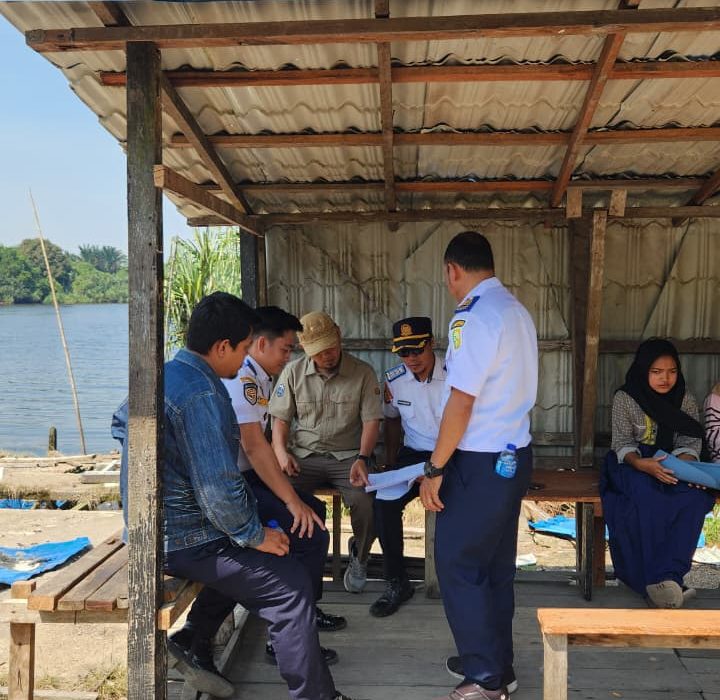 Dermaga Lama Roboh Diterjang Angin Kencang, Akses Penyeberangan Trigadu–Galing Dipastikan Tetap Lancar