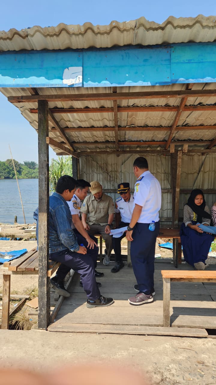 Read more about the article Dermaga Lama Roboh Diterjang Angin Kencang, Akses Penyeberangan Trigadu–Galing Dipastikan Tetap Lancar