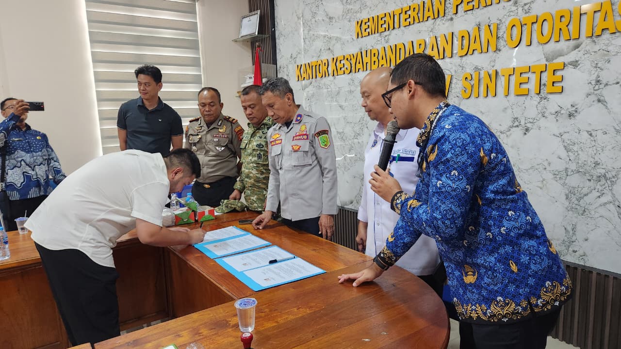 Read more about the article Dishub Kabupaten Sambas Bersama Stakeholder Saksikan Kesepakatan Penyesuaian Tarif Barang di Pelabuhan Sintete